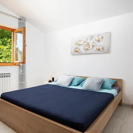 Apartment Anna アパート Šišan